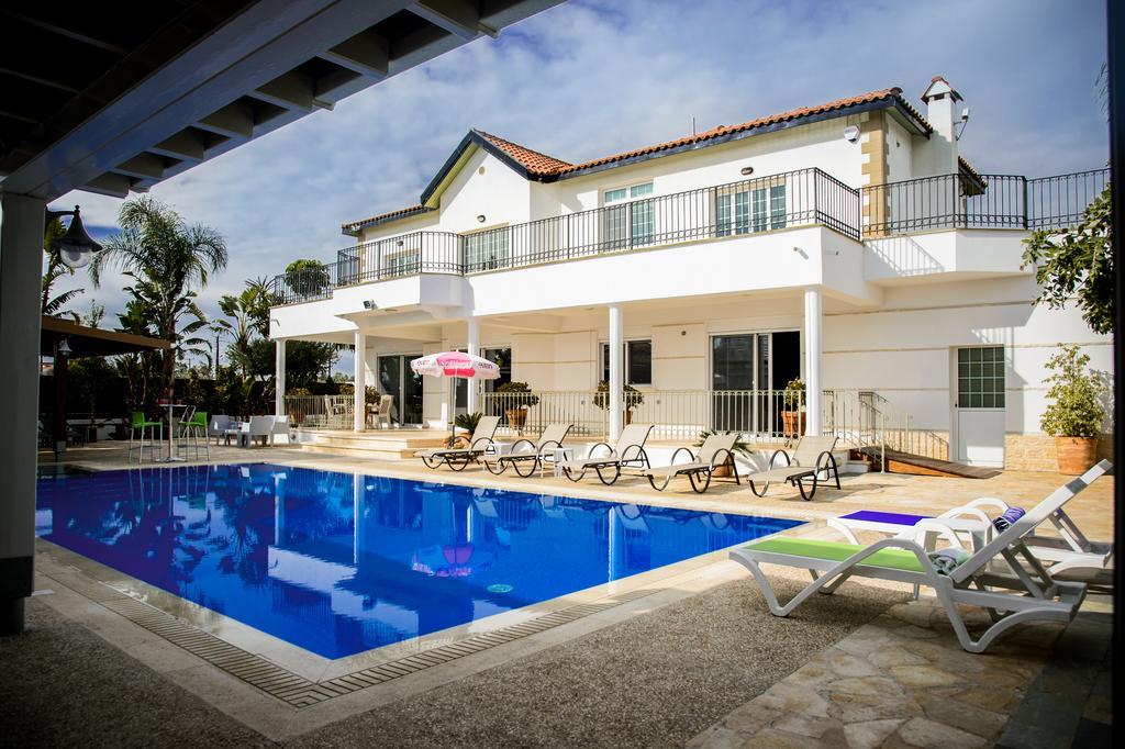 Papas Family Villa Paralimni Værelse billede