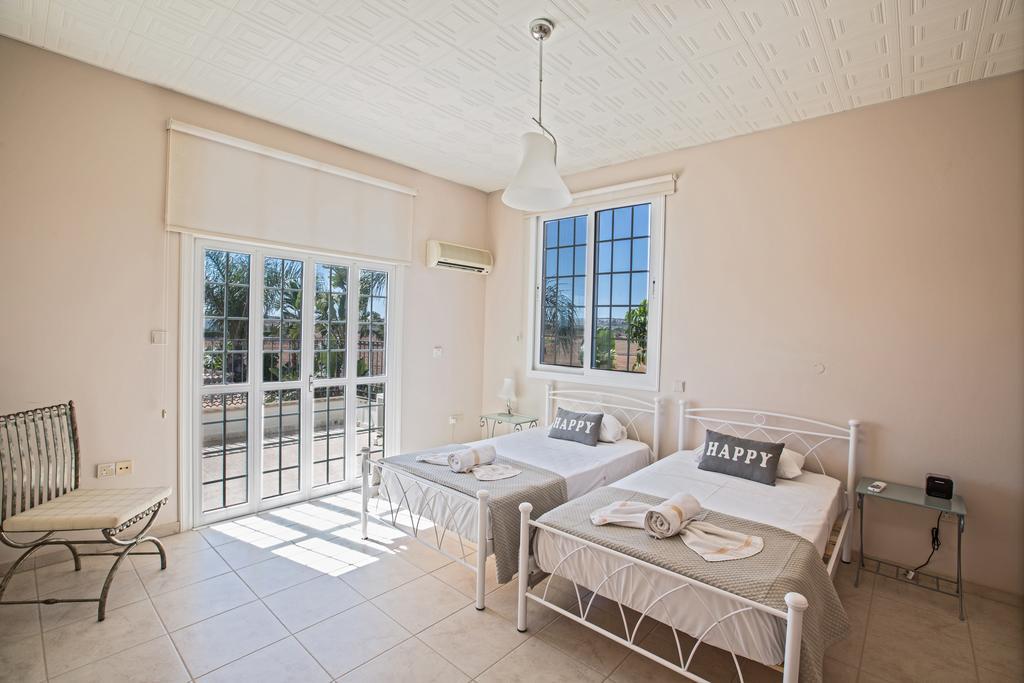 Papas Family Villa Paralimni Eksteriør billede