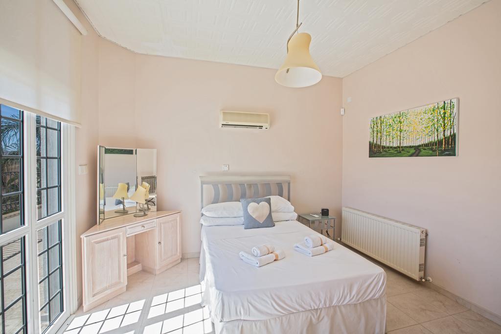 Papas Family Villa Paralimni Eksteriør billede
