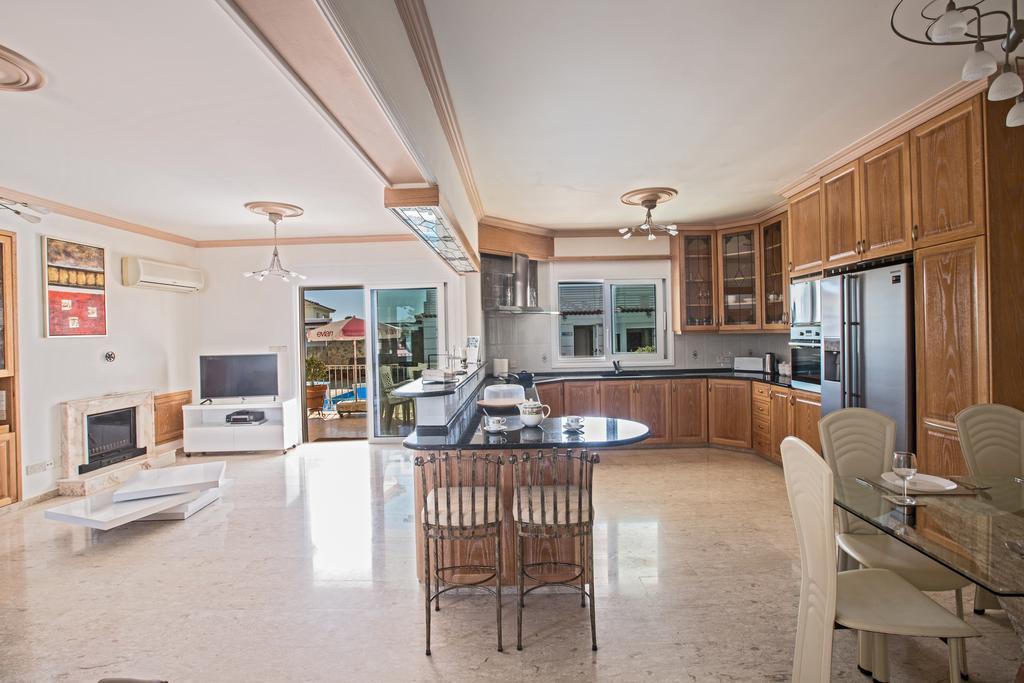 Papas Family Villa Paralimni Eksteriør billede